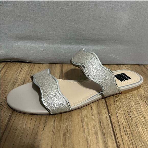 WHBM Brynn Cobblestone Scalloped Open Toe Sandals Sz-7M - Picture 4 of 6